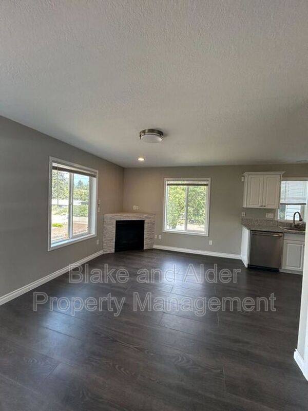 House for rent at 5609-A SE 117th Ave, Portland, OR 97266