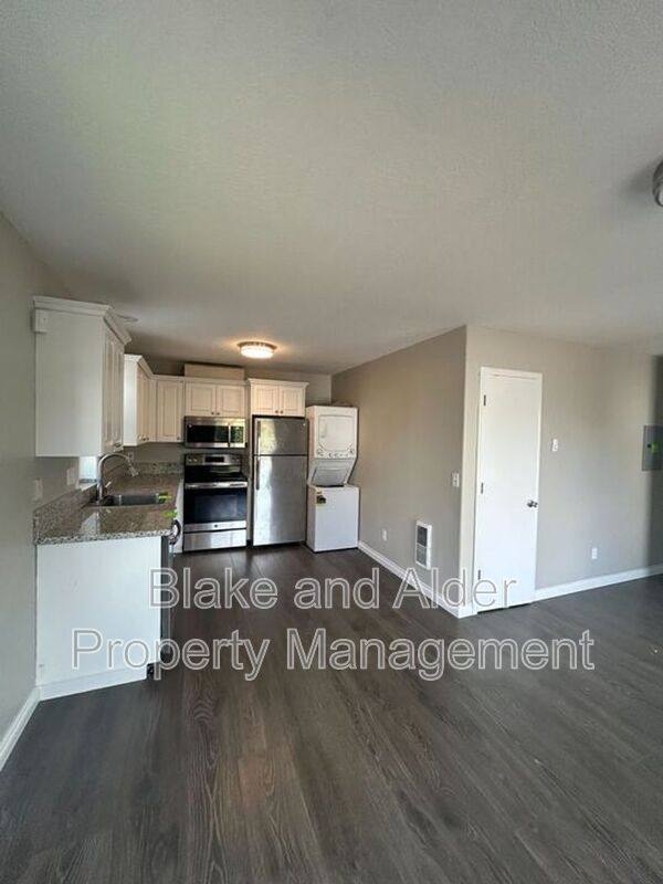 House for rent at 5609-A SE 117th Ave, Portland, OR 97266