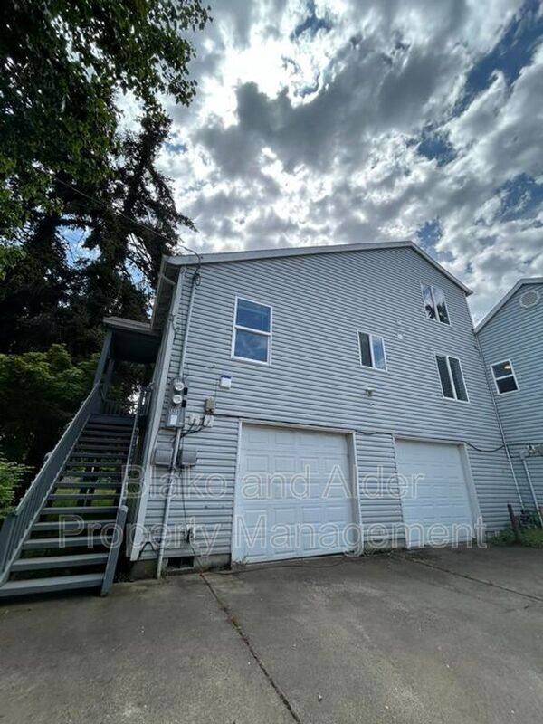 House for rent at 5609 SE 117th Ave, Portland, OR 97266