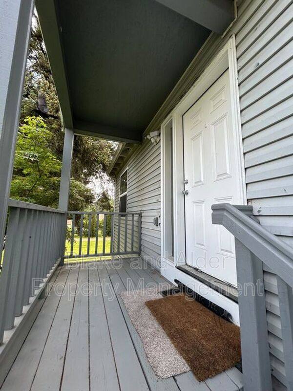 House for rent at 5609 SE 117th Ave, Portland, OR 97266
