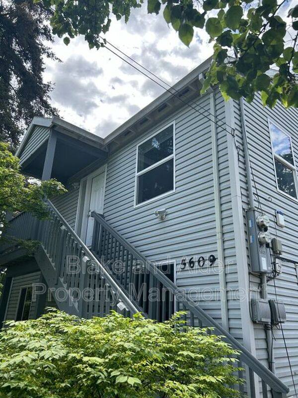 House for rent at 5609 SE 117th Ave, Portland, OR 97266