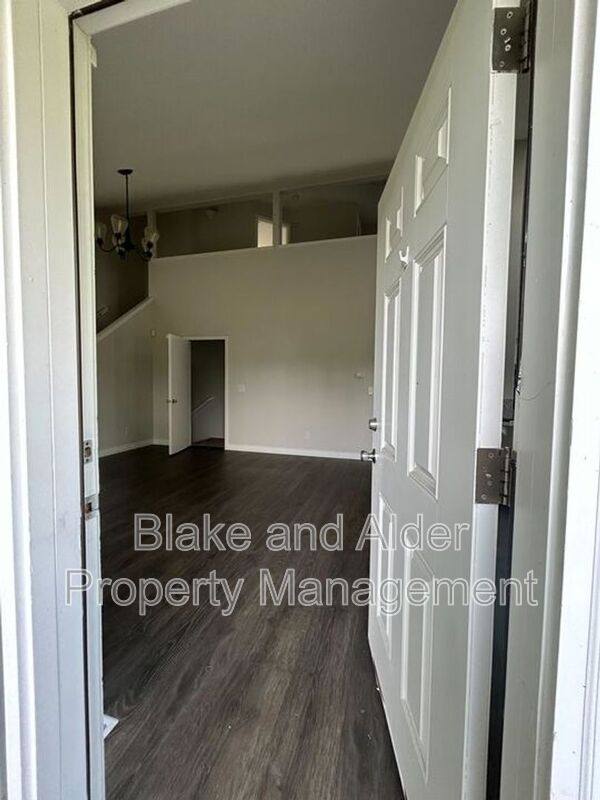 House for rent at 5609 SE 117th Ave, Portland, OR 97266
