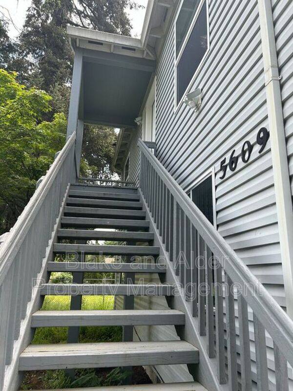 House for rent at 5609 SE 117th Ave, Portland, OR 97266