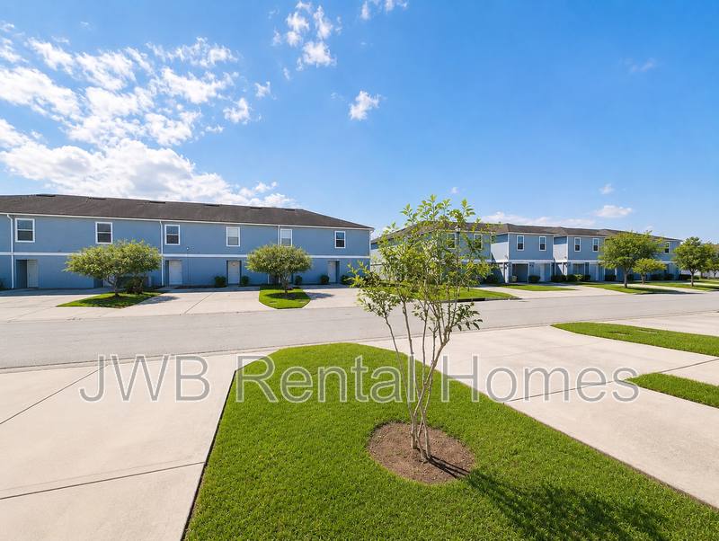 Townhouse for rent at 8443 McGirts Village Lane, Jacksonville, FL 32210