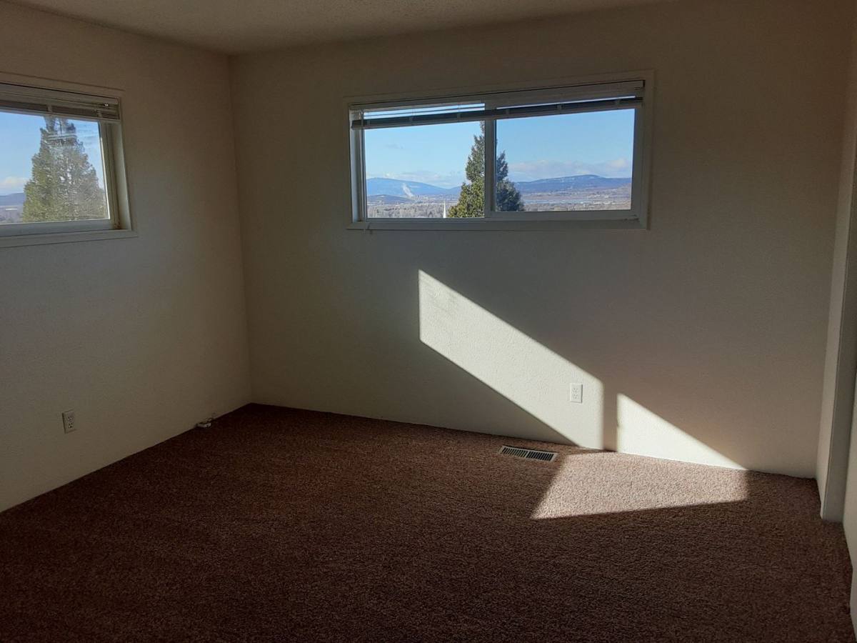 Apartment for rent at 1834 Kimberly Dr, Klamath Falls, OR 97603