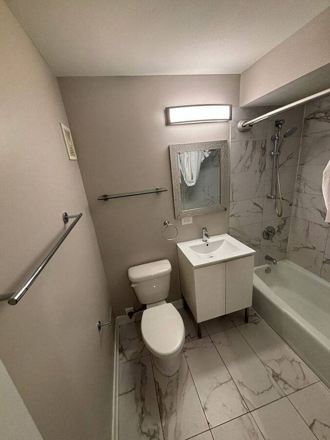 Apartment for rent at 9612 N Greenwood Ave, Des Plaines, IL 60016