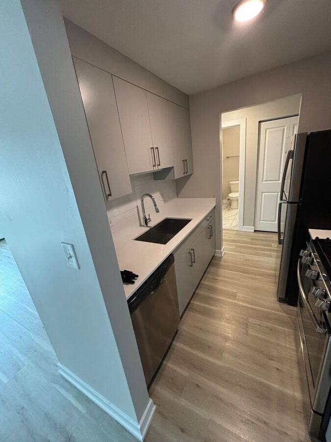 Apartment for rent at 9612 N Greenwood Ave #3C, Des Plaines, IL 60016