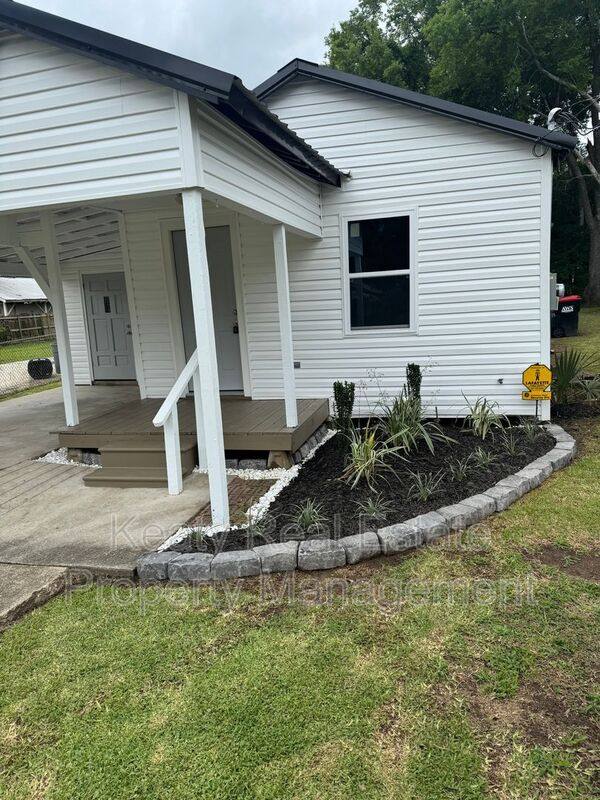 House for rent at 908 St Charles, Lafayette, LA 70501