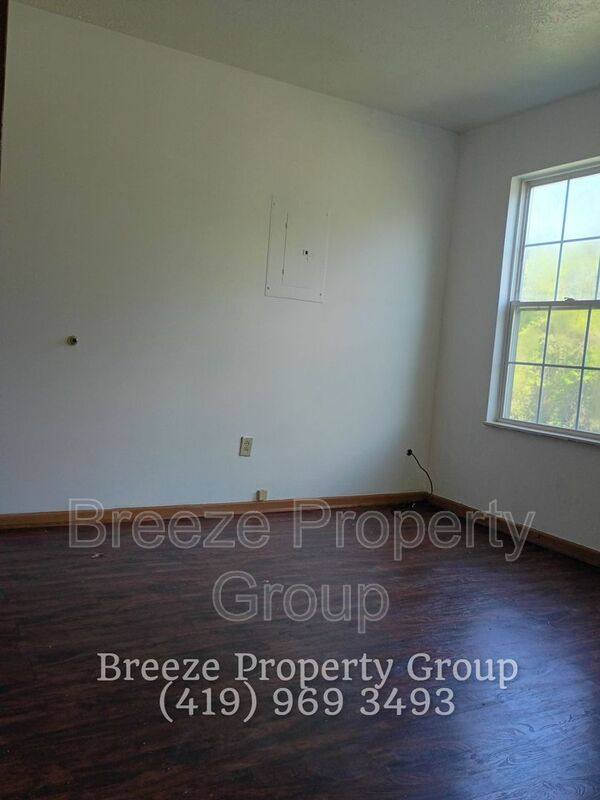 House for rent at 911 Hawthorne St, Youngstown, OH 44502