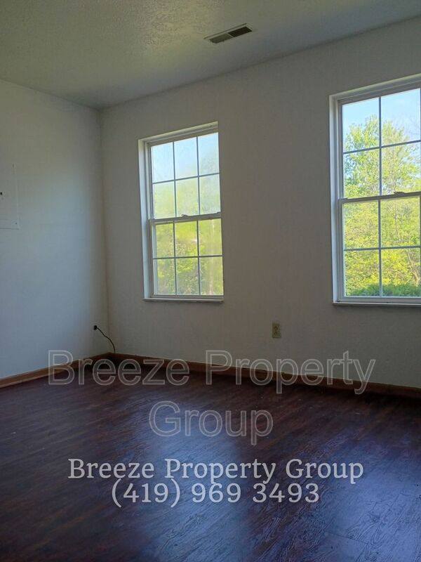 House for rent at 911 Hawthorne St, Youngstown, OH 44502