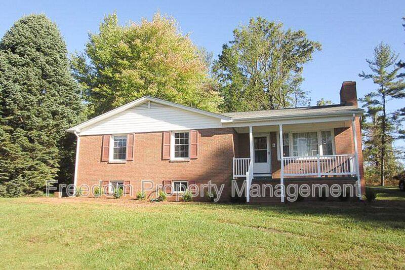 House for rent at 7128 Airlie Rd, Warrenton, VA 20187