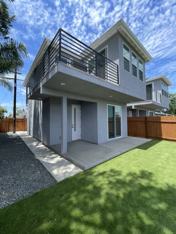 Townhouse for rent at 4327 Clairemont Dr, San Diego, CA 92117
