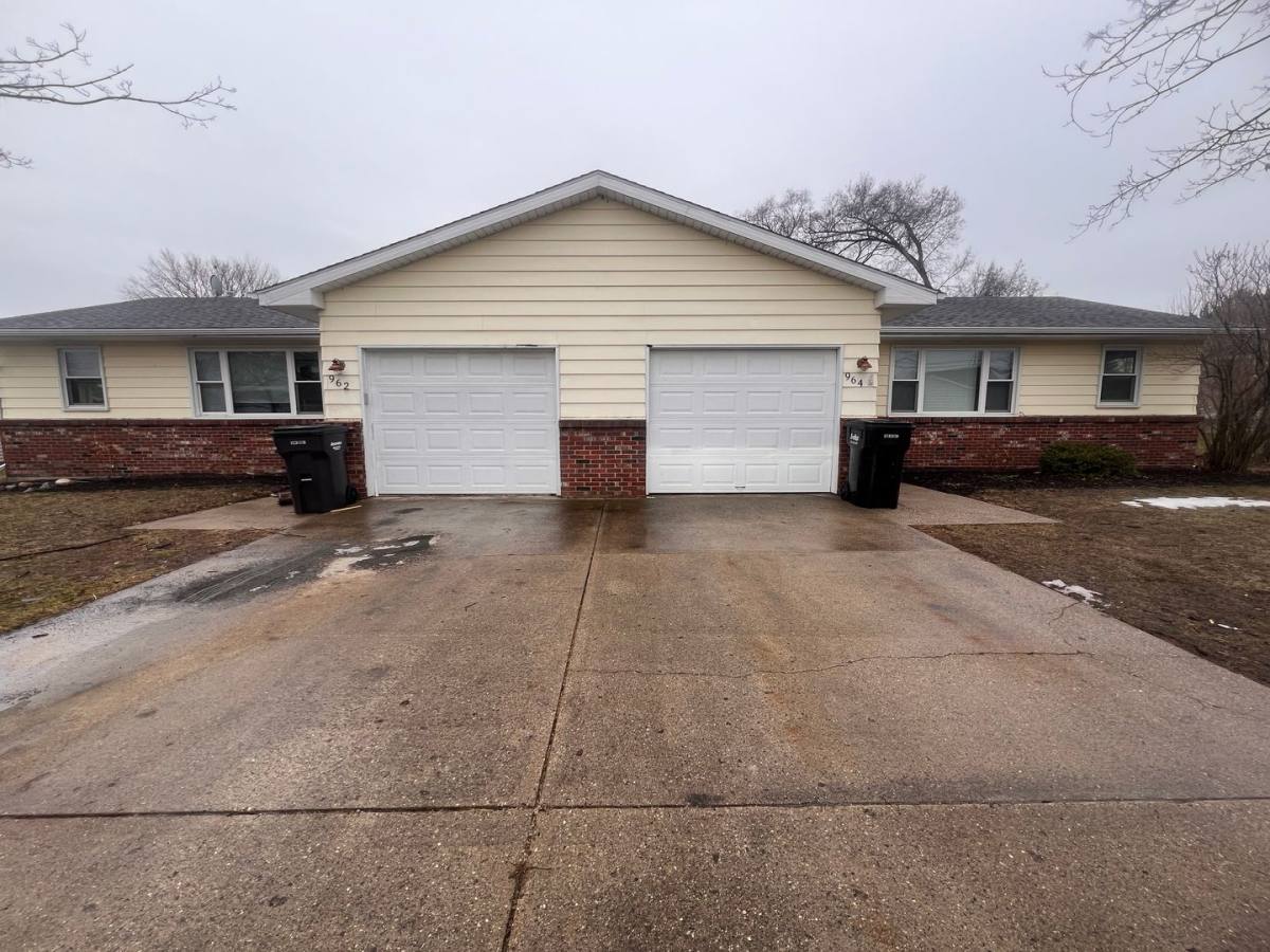 Townhouse for rent at 964 Rosewood St, Jenison, MI 49428
