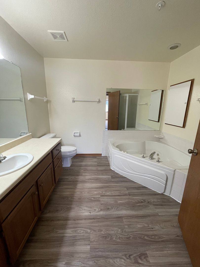 Apartment for rent at 6801-6865 S 68th St, Franklin, WI 53132