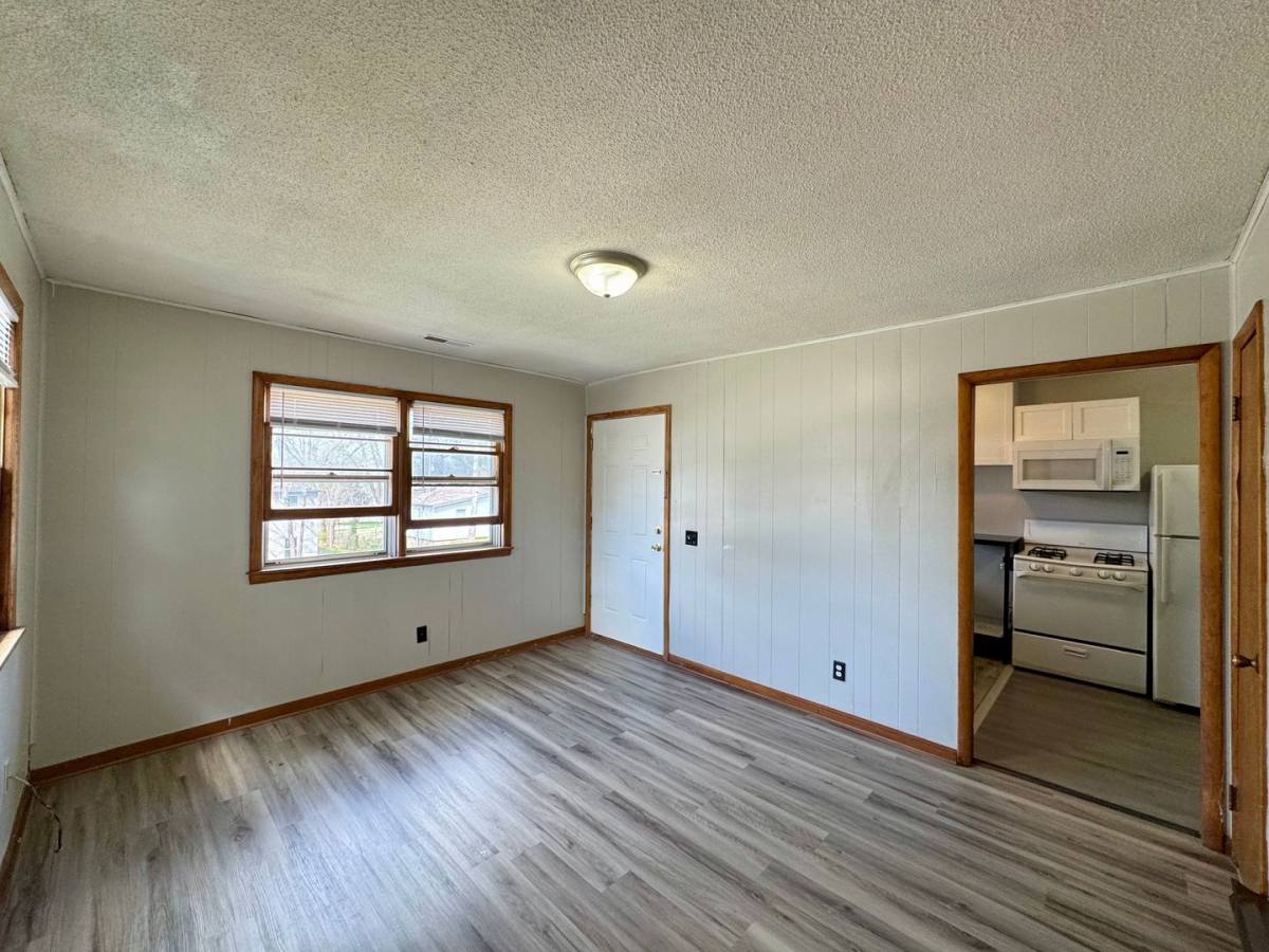 Apartment for rent at 420 Jackson St, Warrensburg, MO 64093
