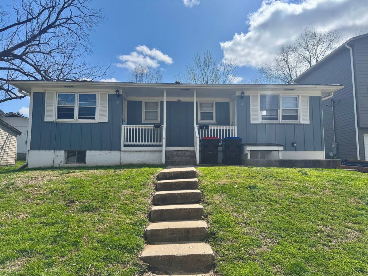 Apartment for rent at 420 Jackson St, Warrensburg, MO 64093