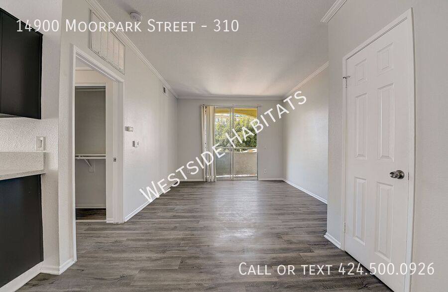 Apartment for rent at 14900 Moorpark St #310, Sherman Oaks, CA 91403