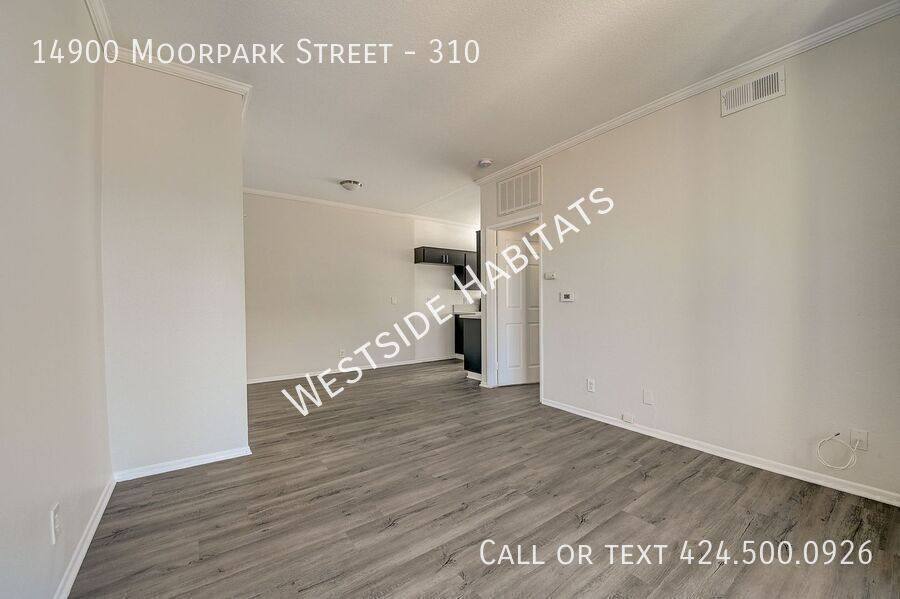 Apartment for rent at 14900 Moorpark St #310, Sherman Oaks, CA 91403