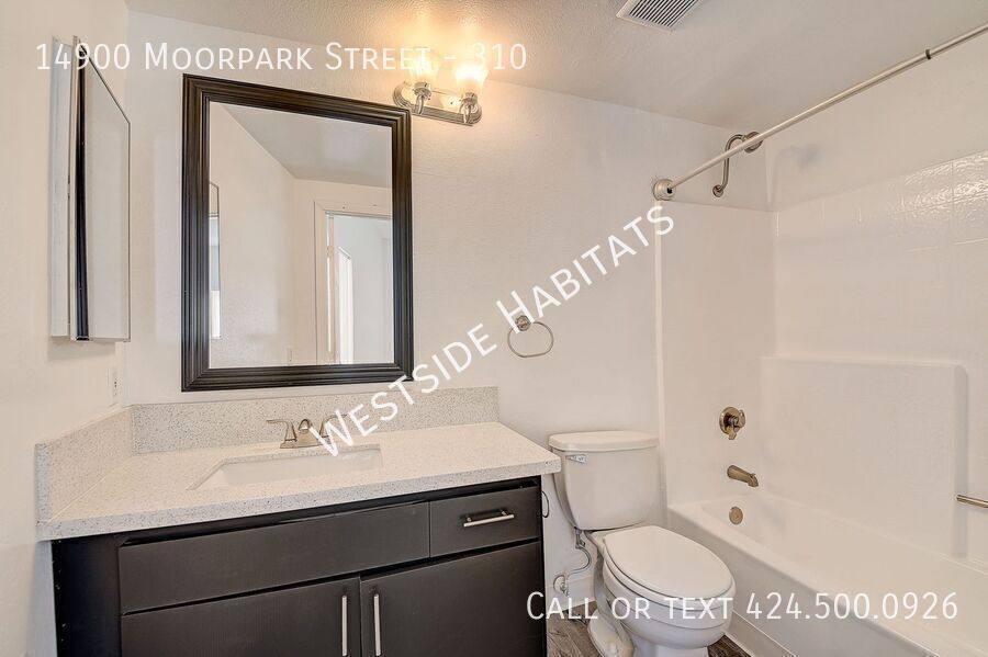Apartment for rent at 14900 Moorpark St #310, Sherman Oaks, CA 91403