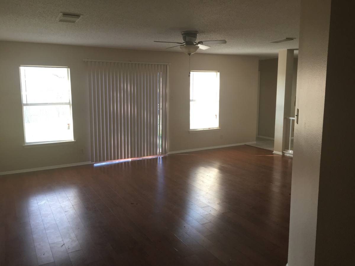 House for rent at 8251 Sunshine Trail Dr, San Antonio, TX 78244