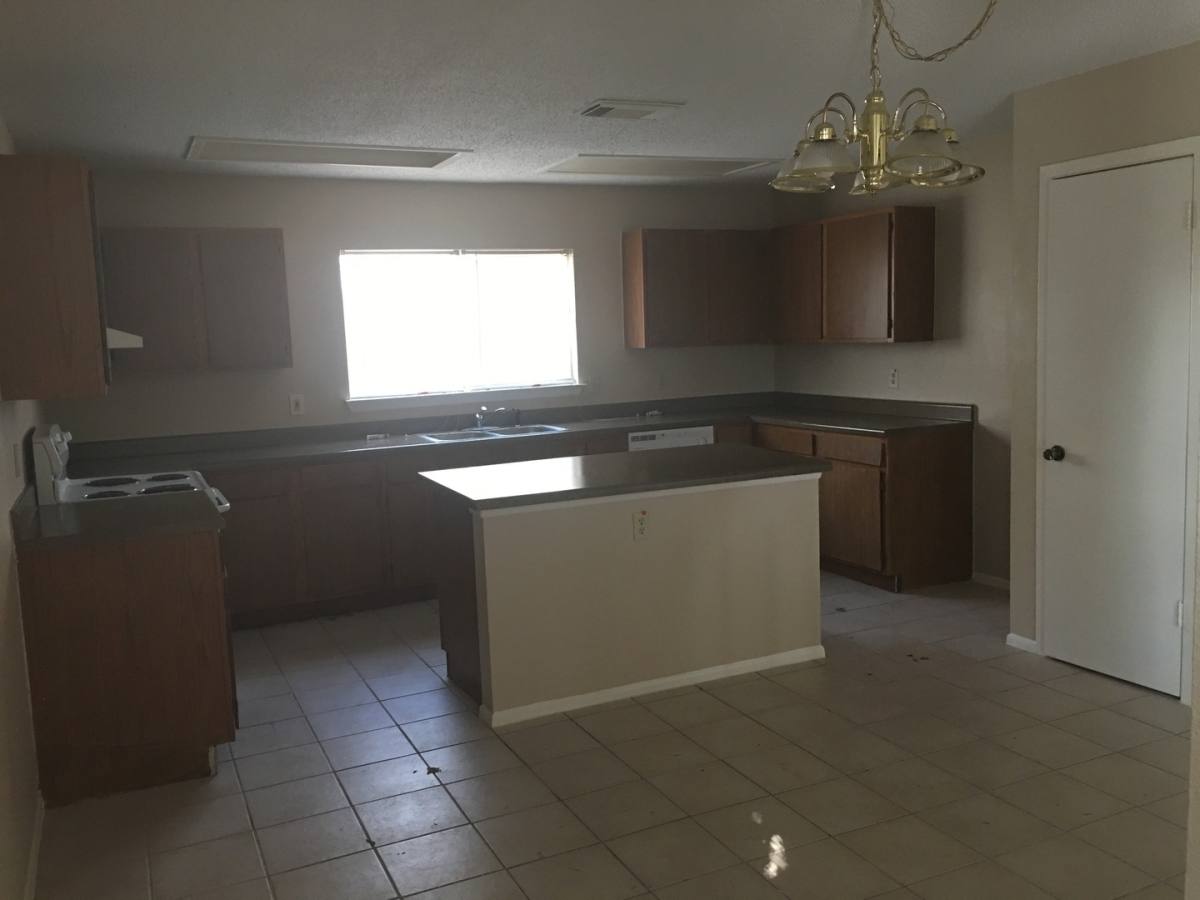 House for rent at 8251 Sunshine Trail Dr, San Antonio, TX 78244