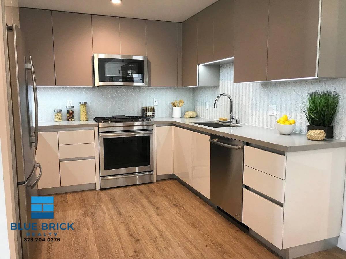 Apartment for rent at 9265 Burton Way #304, Beverly Hills, CA 90210