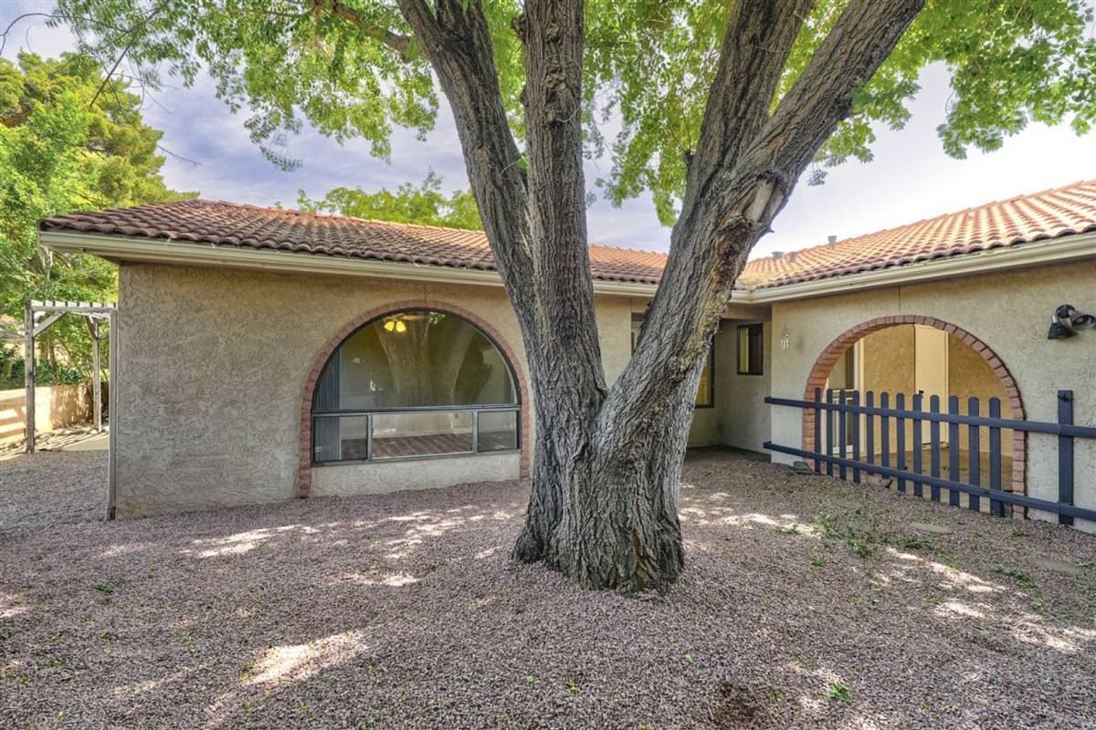 Townhouse for rent at 1298 N Tapadero, Dewey, AZ 86327