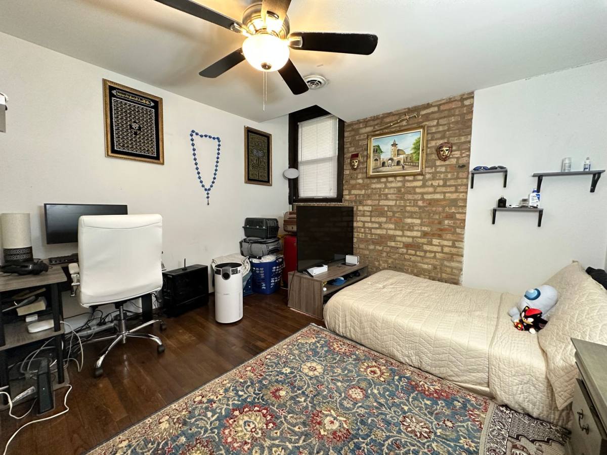 Apartment for rent at 922 W Webster Ave, Chicago, IL 60614