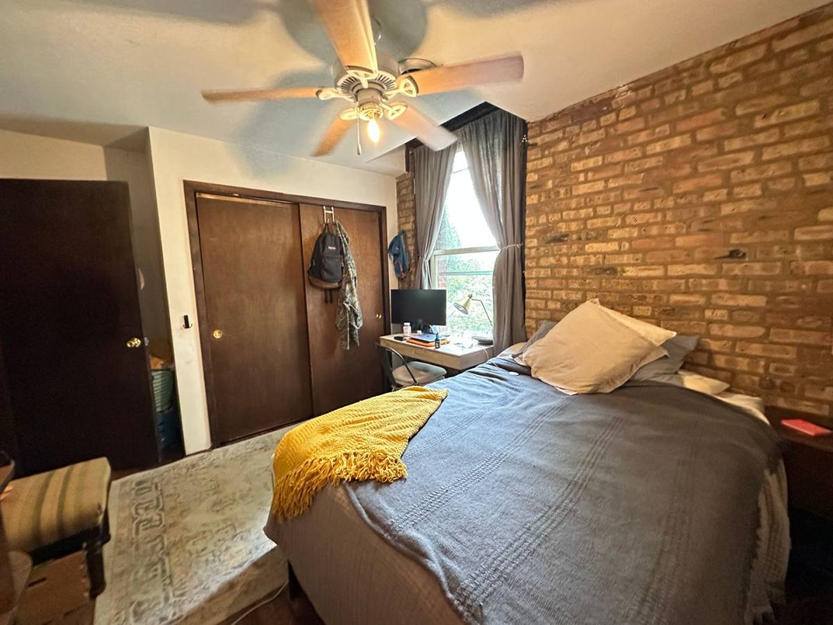 Apartment for rent at 922 W Webster Ave, Chicago, IL 60614