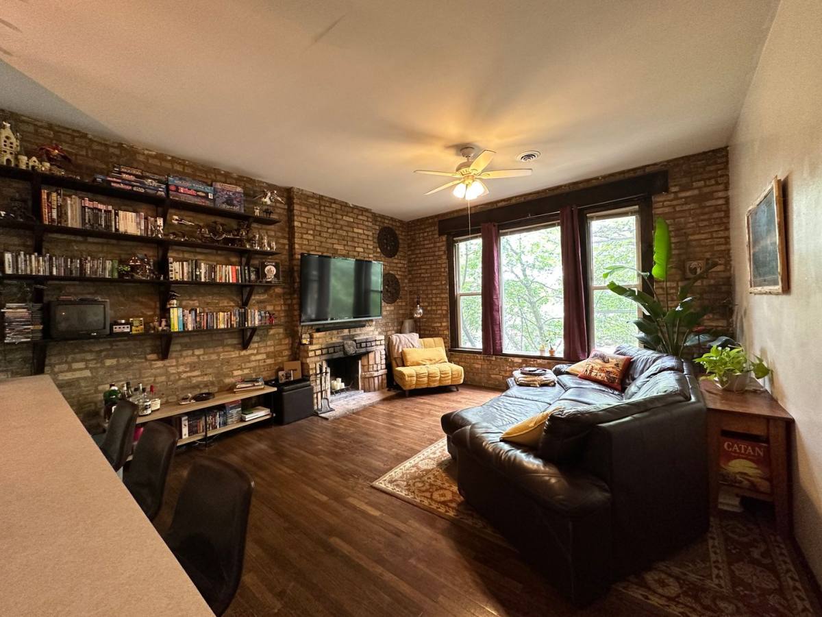 Apartment for rent at 922 W Webster Ave, Chicago, IL 60614