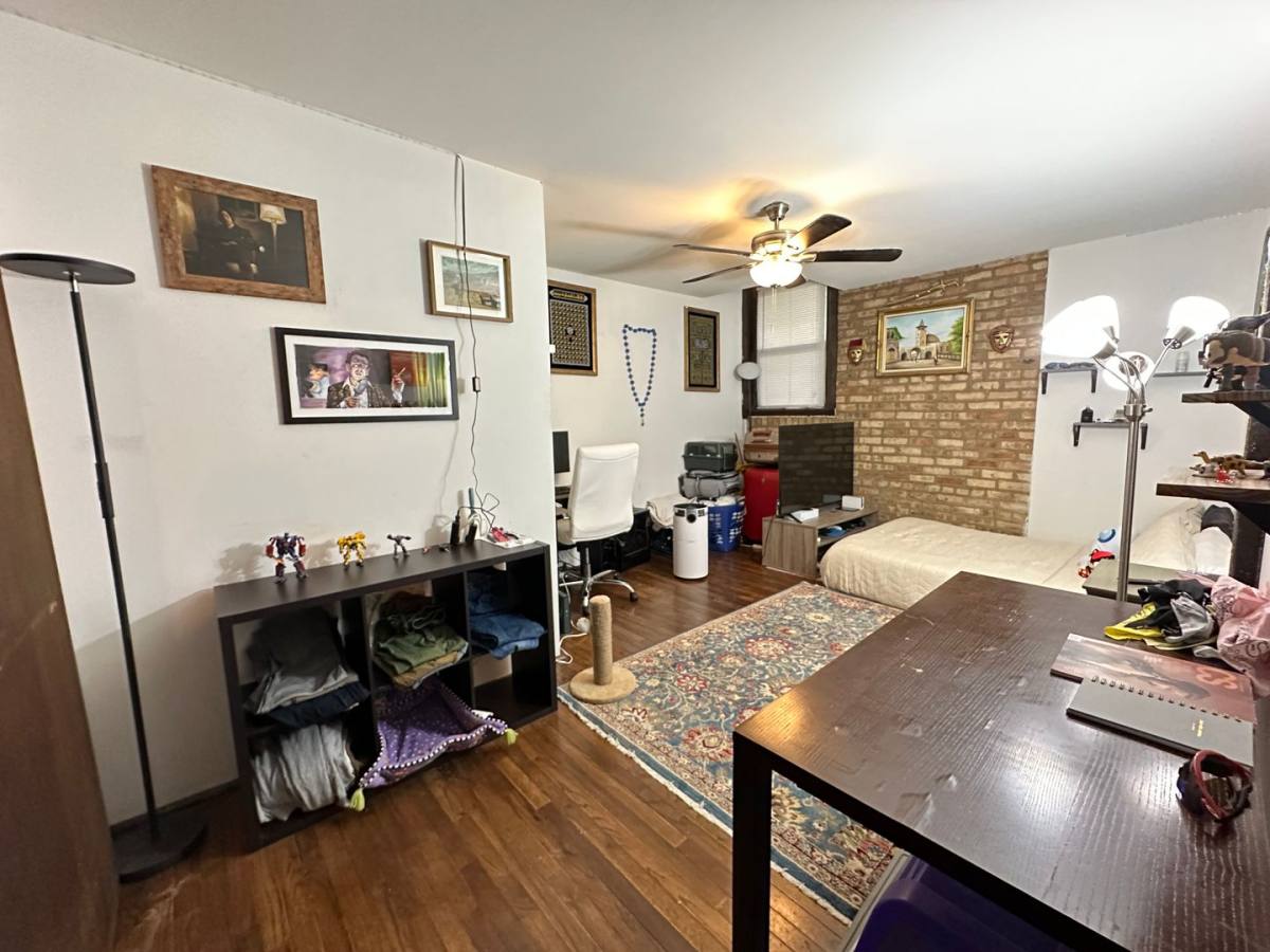 Apartment for rent at 922 W Webster Ave, Chicago, IL 60614
