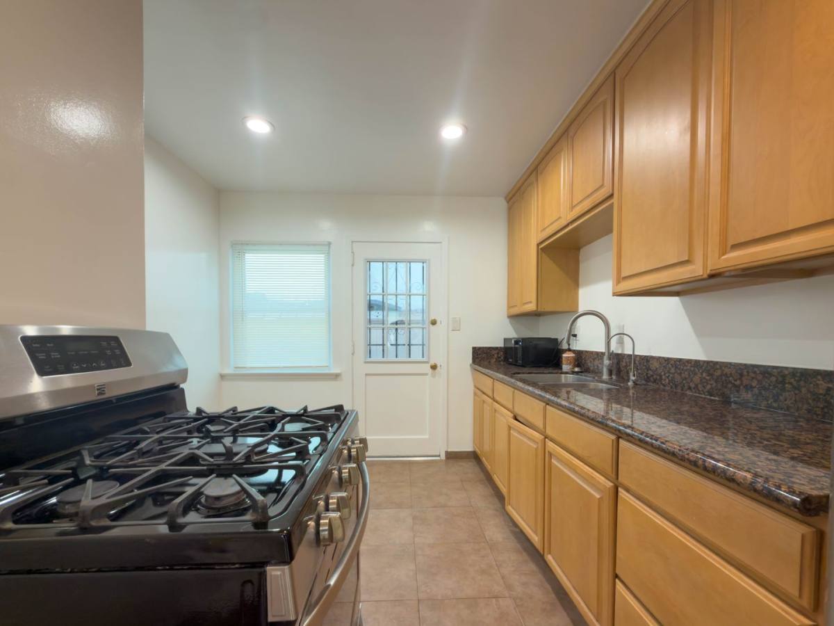 Apartment for rent at 411 W Windsor Rd, Glendale, CA 91204
