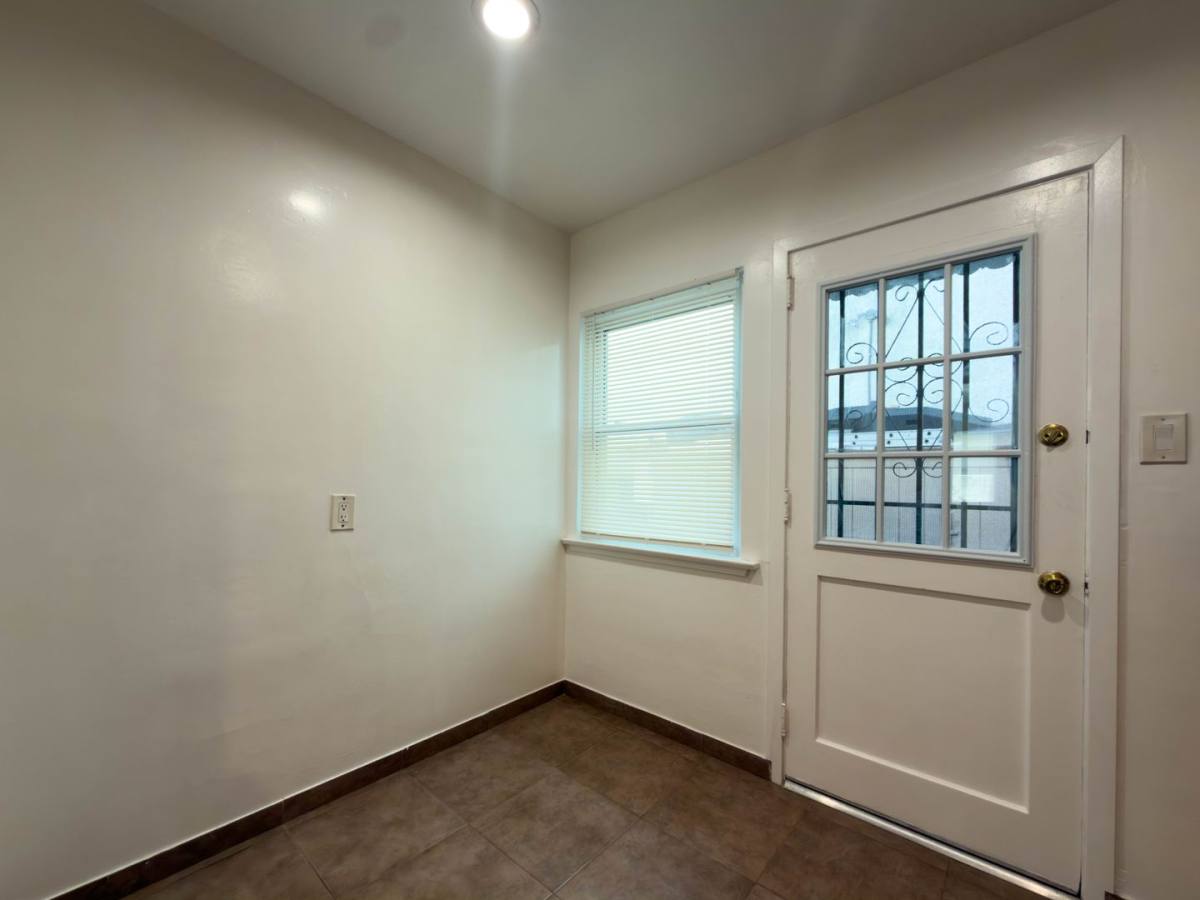 Apartment for rent at 411 W Windsor Rd, Glendale, CA 91204
