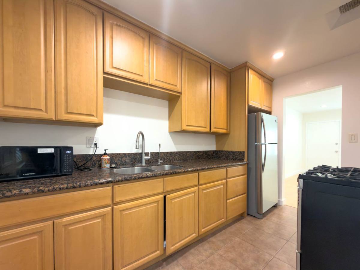 Apartment for rent at 411 W Windsor Rd, Glendale, CA 91204