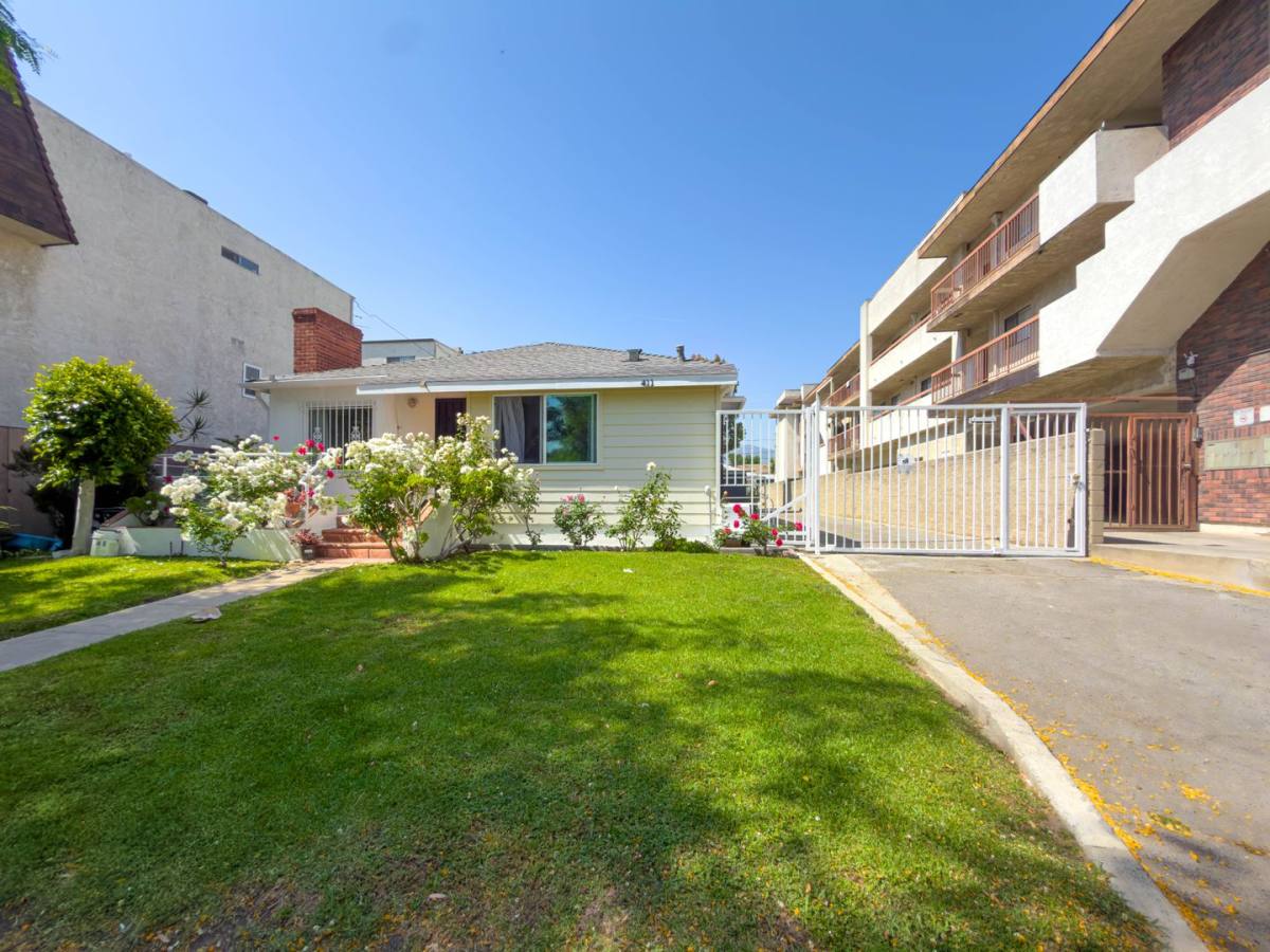 Apartment for rent at 411 W Windsor Rd, Glendale, CA 91204
