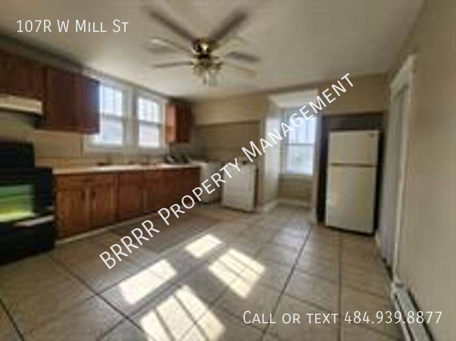 Apartment for rent at 107R W Mill St, Nesquehoning, PA 18240