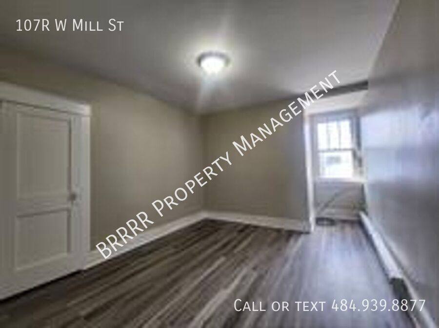 Apartment for rent at 107R W Mill St, Nesquehoning, PA 18240