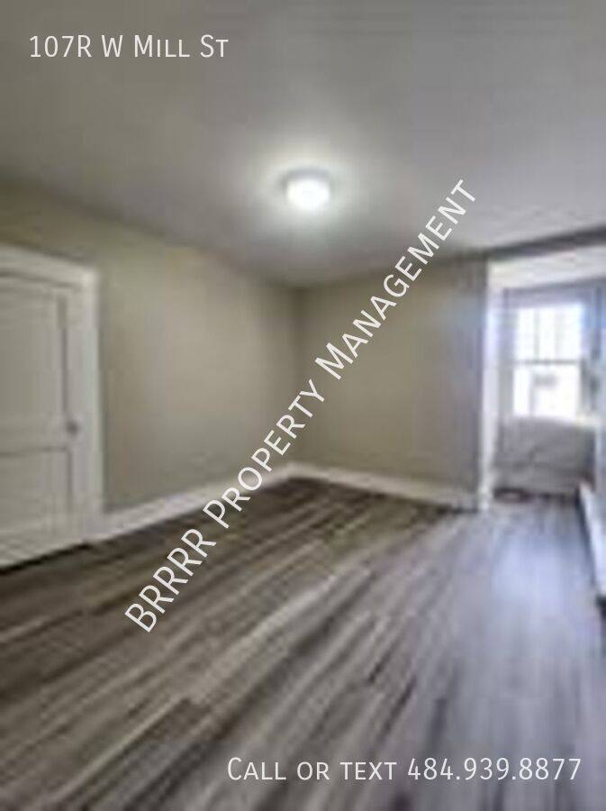 Apartment for rent at 107R W Mill St, Nesquehoning, PA 18240