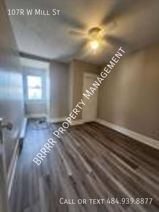 Apartment for rent at 107R W Mill St, Nesquehoning, PA 18240