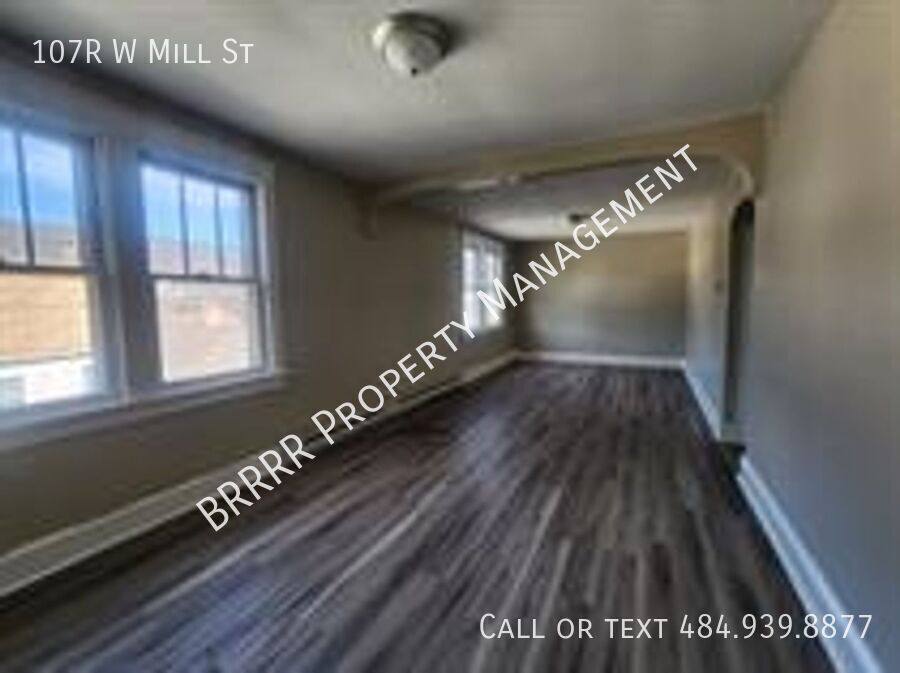 Apartment for rent at 107R W Mill St, Nesquehoning, PA 18240