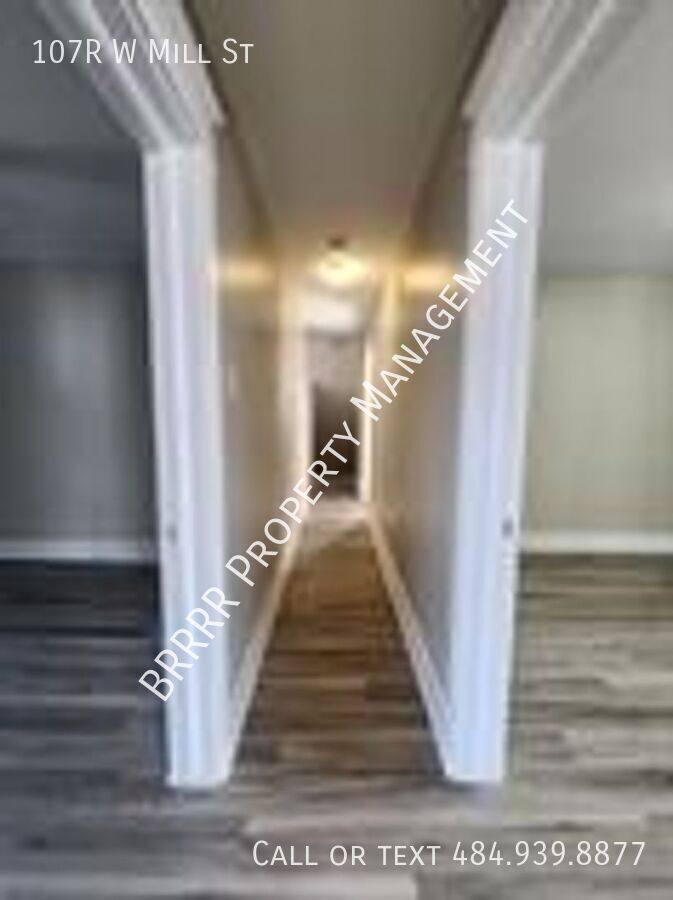Apartment for rent at 107R W Mill St, Nesquehoning, PA 18240