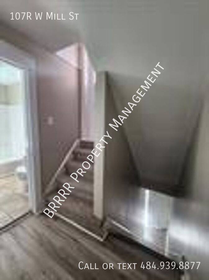 Apartment for rent at 107R W Mill St, Nesquehoning, PA 18240