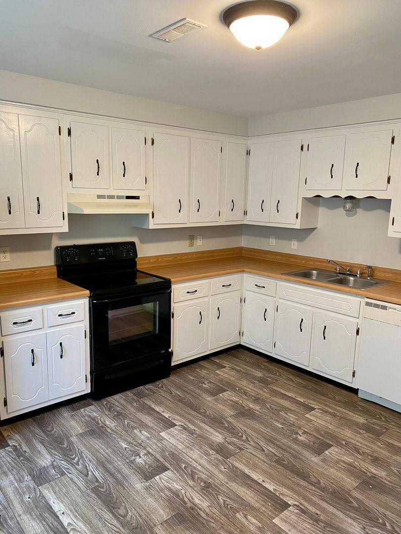 Townhouse for rent at 638 Rs Bradley Blvd #C, Clarksville, TN 37042