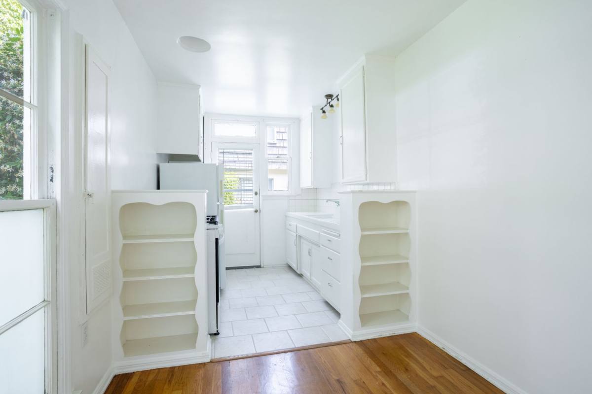 Apartment for rent at 346 N Maple Dr, Beverly Hills, CA 90210