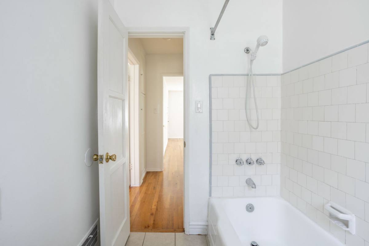 Apartment for rent at 346 N Maple Dr, Beverly Hills, CA 90210