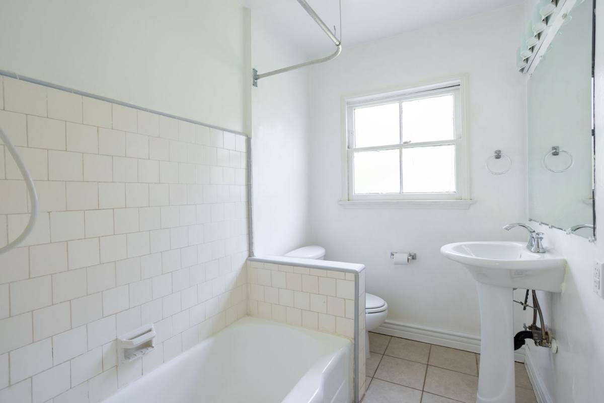 Apartment for rent at 346 N Maple Dr, Beverly Hills, CA 90210