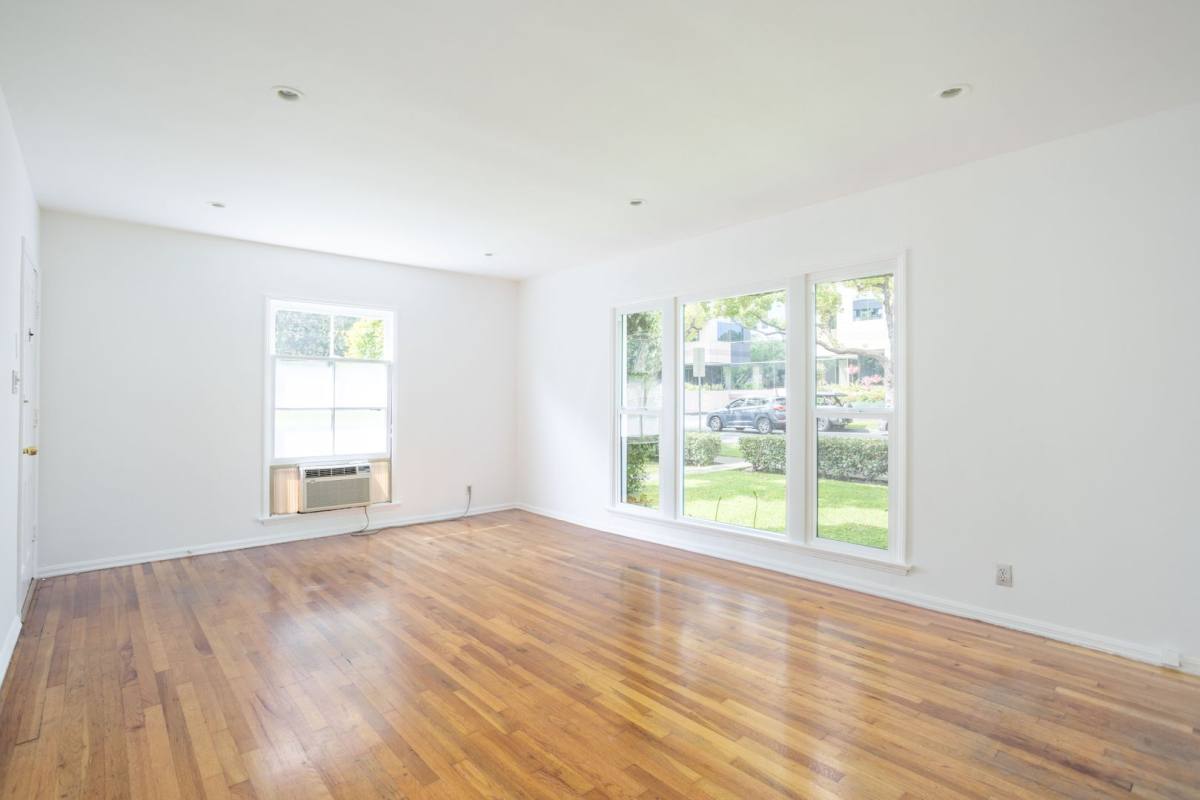 Apartment for rent at 346 N Maple Dr, Beverly Hills, CA 90210