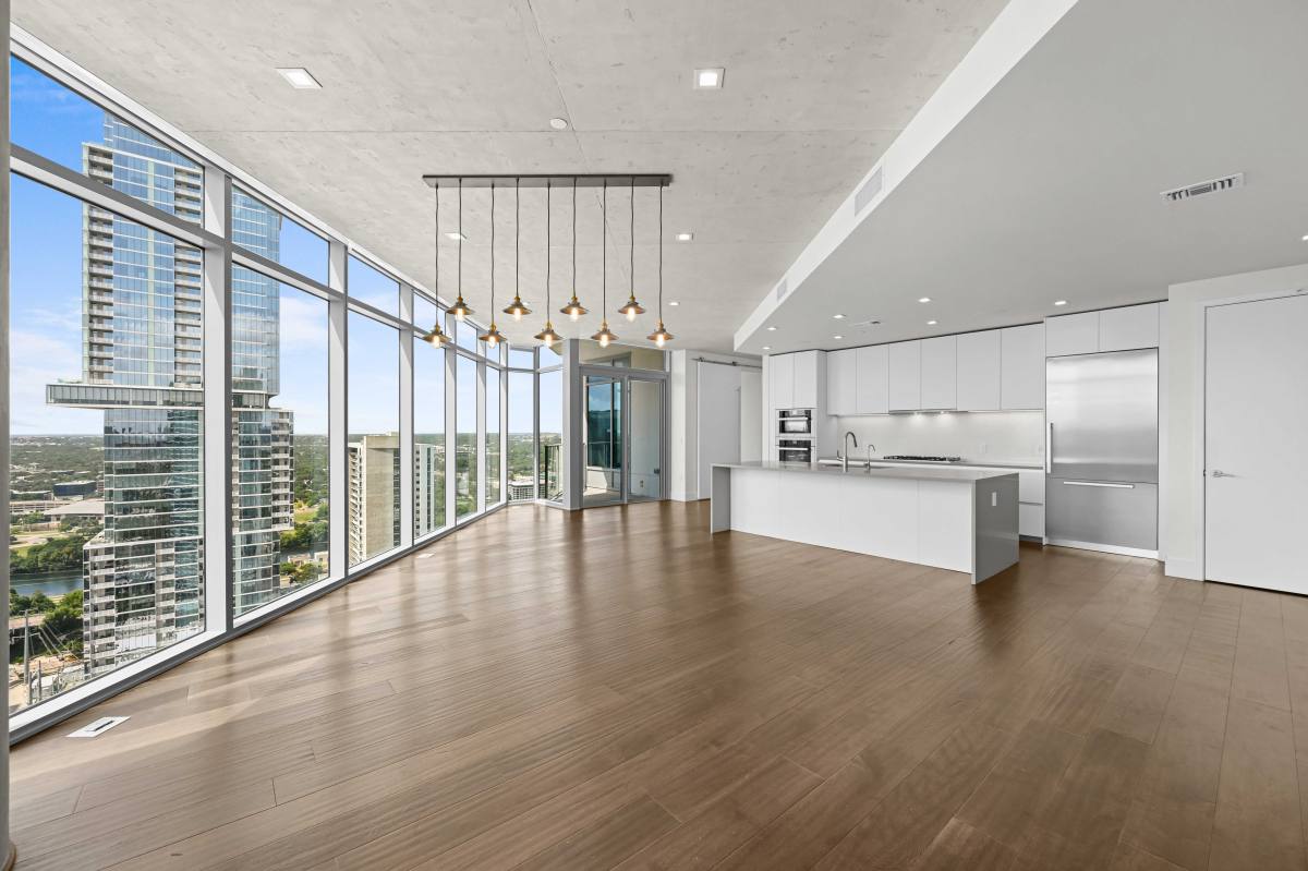 Apartment for rent at 501 W Ave #3201, Austin, TX 78701