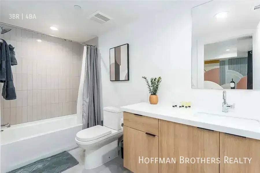 Townhouse for rent at 216 N Coronado St #216, Los Angeles, CA 90026