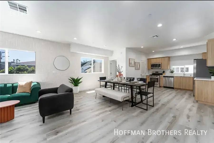 Townhouse for rent at 216 N Coronado St #216, Los Angeles, CA 90026